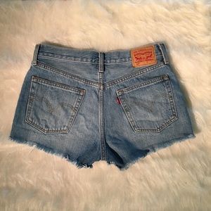 Levi's Daisy Dukes 👖🍑